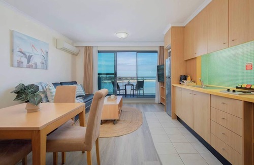 The Entrance Apartment | The Entrance Vista Waterfront Resort style Stay