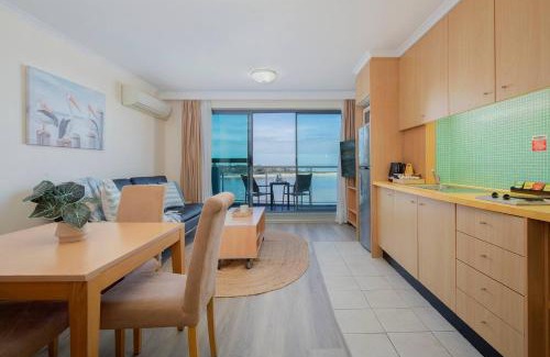 The Entrance Apartment | The Entrance Vista - Waterfront Stay with Pool and Spa
