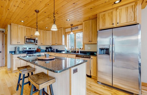 Bethel House | The Escape at ThunderSnow Sunday River lodge with Stunning Views to Wake Up to
