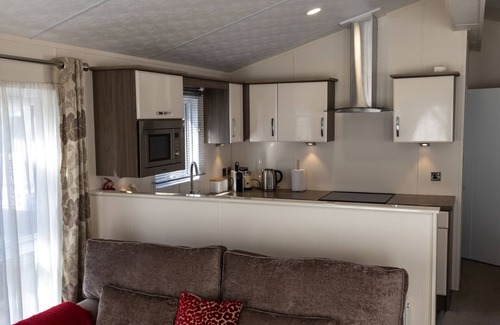 Mudeford Cottage | 'The Escape', Sandhills Holiday Park by the beach in Mudeford