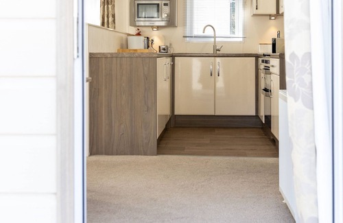 Mudeford Cottage | 'The Escape', Sandhills Holiday Park by the beach in Mudeford