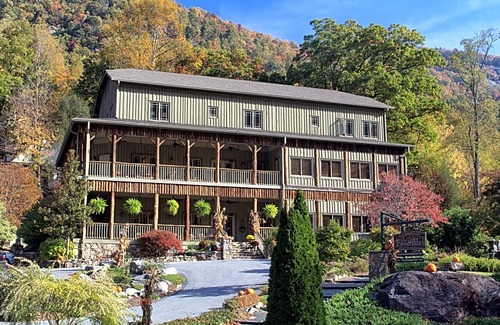 Chimney Rock Hotel | The Esmeralda Inn and Restaurant