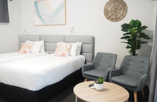 Warners Bay Hotel | The Esplanade Motel