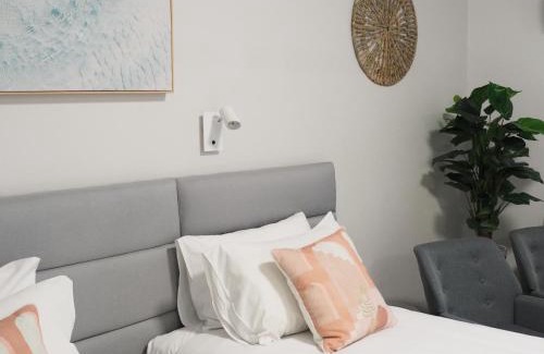 Warners Bay Hotel | The Esplanade Motel