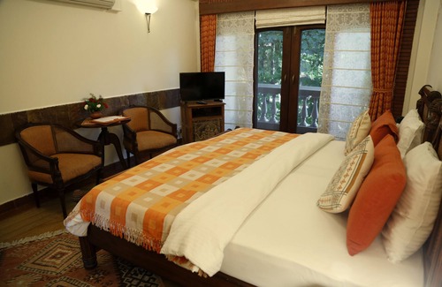 Chhatarpur Bed & Breakfast | The Estate Villa