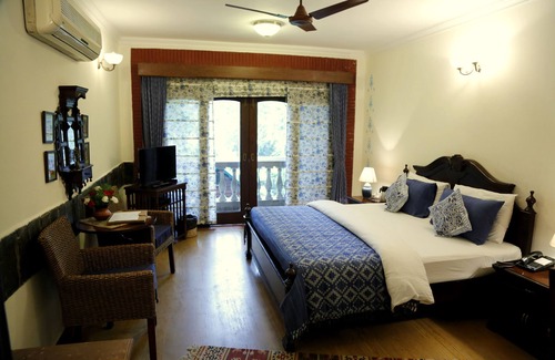 Chhatarpur Bed & Breakfast | The Estate Villa