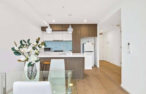 Carnegie Apartment | The Even Apartment in Carnegie with parking