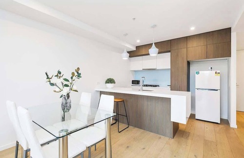 Carnegie Apartment | The Even Apartment in Carnegie with parking