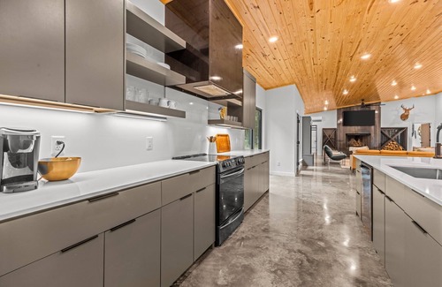 Elkins House | The Evergreen- A Private Luxury White River Cabin