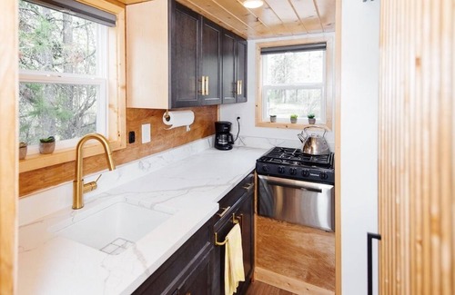 Donnelly House | The Evergreen Escape – A Stylish Tiny Haus Tucked in the Trees