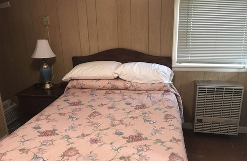 Town of Scriba Hotel | The Evergreen Motel