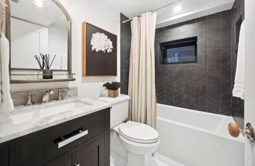 Bloomingdale Apartment | The Evergreen - Parking