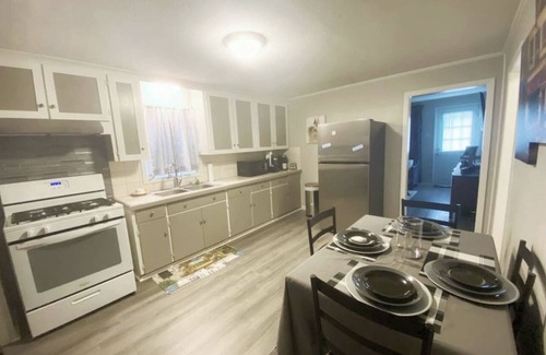 Lake Charles House | THE Exclusive Retreat! Chique! Stylish! RENOVATED!