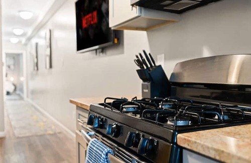 West Philadelphia Apartment | The Executive Philly Zoo King Retreat Parking