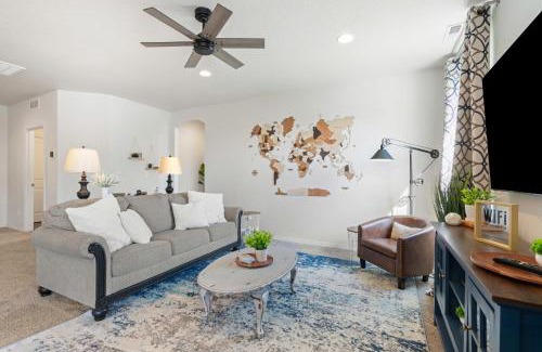 Caldwell House | The Explorer! Extra Game Room, Fire pit Sleeps 10!