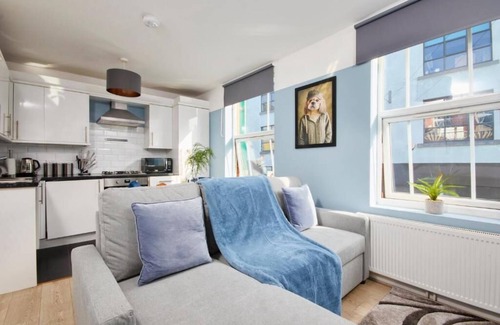 Saint Paul's Condo | The Exquisite Gem of Central Bristol - Sleeps 18