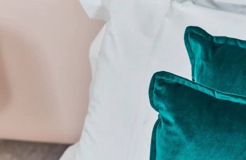 Cambridge Condo | The Exquisite Jewel of Cambridge Sleeps 18