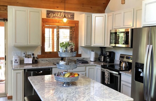 Black Hawk Cabin | The Fabulous BlackHawk Log CabinnFamily and Pet - friendly