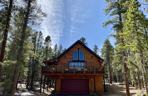 Black Hawk Cabin | The Fabulous BlackHawk Log CabinnFamily and Pet - friendly