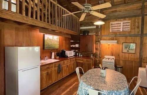 Tallahassee Cabin | The Fabulous Governors Cabin