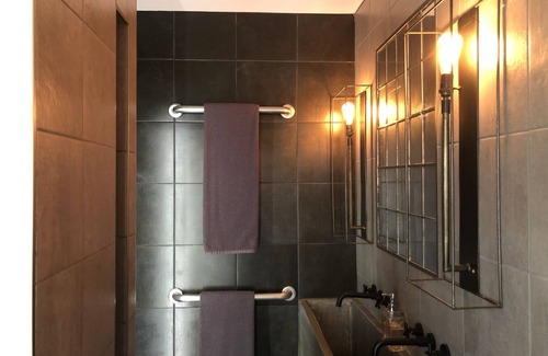 Asheville Apartment | THE FACTORY @UTOPIA ~ POOL ~ KING BED ~ HOT-TUB ~ 2M DTN