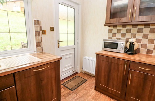 Tunstall Cottage | THE FAIRHAVEN, pet friendly in Catterick, North Yorkshire