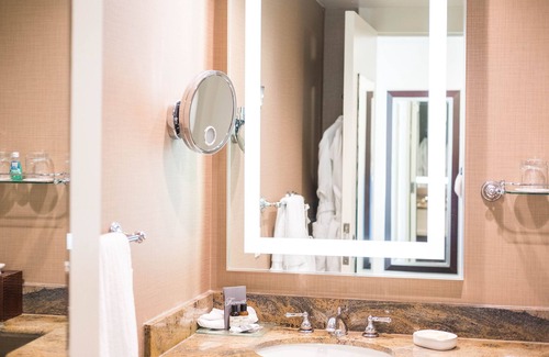 Exchange District Hotel | The Fairmont Winnipeg Gold Experience