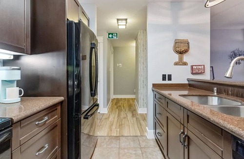 The Blue Mountains Condo | The Fairway Nest with Pool, Hot Tub & Golf!