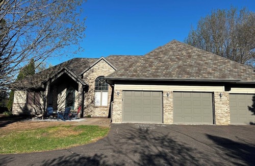 Hayward House | The Fairway Escape – Spacious 6BR Golf Course Retreat, Walk to Downtown Hayward!