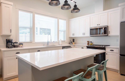 Eagle Point House | The Fairway Townhouse | Minutes from Golf Course | Sleeps Up To 7