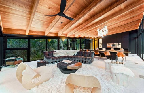 Austin House | The Falling Leaves