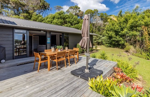 Haruru House | The Falls View - Haruru Falls Holiday Home