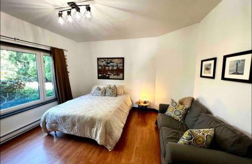 Ladner Villa | The Family Cottage