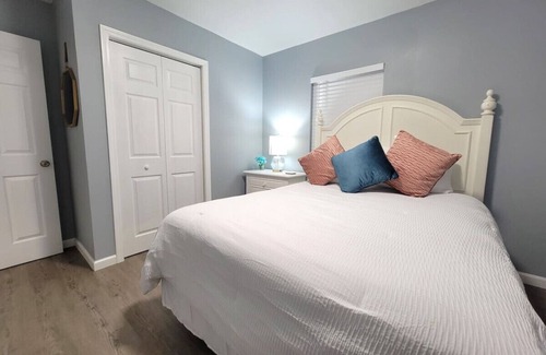 Parker House | The Family Hangar Modern Getaway - Entire House