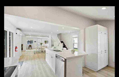 Crystal Beach Cottage | The Family Lakehouse - An Idyllic Bay Beach Escape