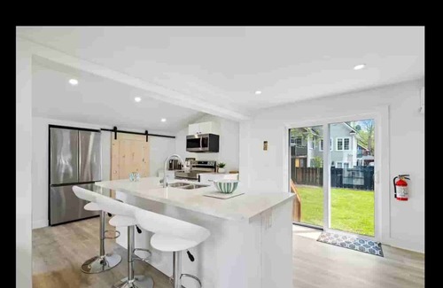 Crystal Beach Cottage | The Family Lakehouse - An Idyllic Bay Beach Escape