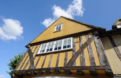 Saffron Walden House | The Famous Harry Potter House, Hot Tub, Cinema Room, Sky TV