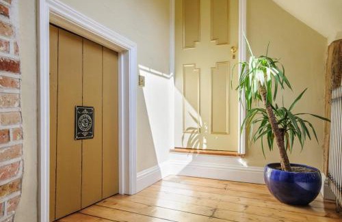 Saffron Walden House | The Famous Harry Potter House, Hot Tub, Cinema Room, Sky TV