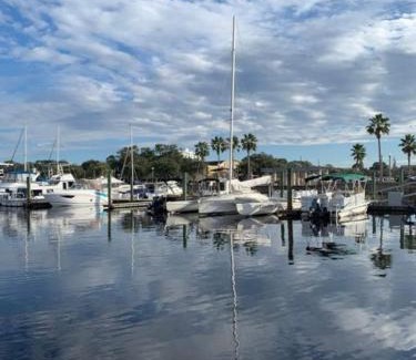 Sanford House | The Famous Houseboat in Sanford