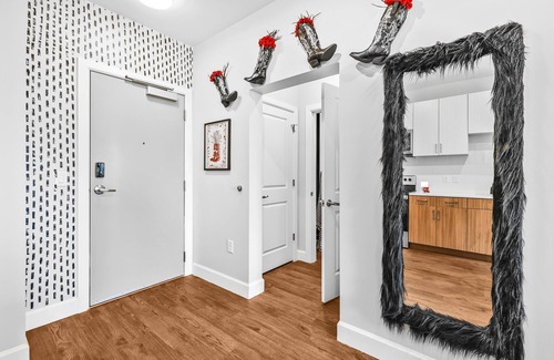 Sobro Apartment | The Fancy – Downtown Views, Pool + Gym, Prime Nashville spot, walk to Broadway