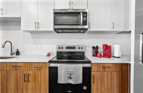 Sobro Apartment | The Fancy – Downtown Views, Pool + Gym, Prime Nashville spot, walk to Broadway