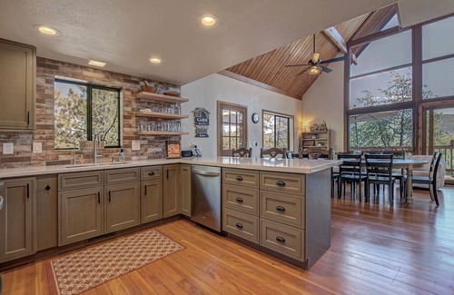 Pine Apartment | The Faraway Lodge in Pine