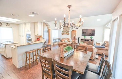 Schulenburg House | The Farm at Schulenburg | 112 Acres, Pool/Hot Tub