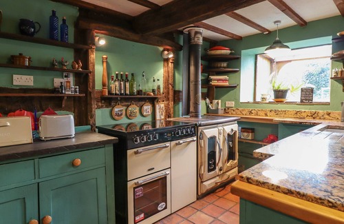 Newcastle-on-Clun Cottage | THE FARM HOUSE, pet friendly, character holiday cottage in Beguildy