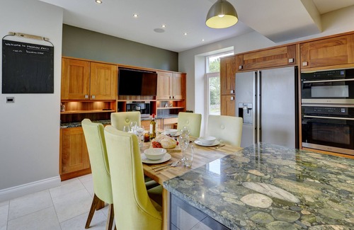 Richmond House | THE FARM HOUSE, pet friendly, luxury holiday cottage in Barton