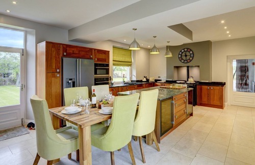 Richmond House | THE FARM HOUSE, pet friendly, luxury holiday cottage in Barton