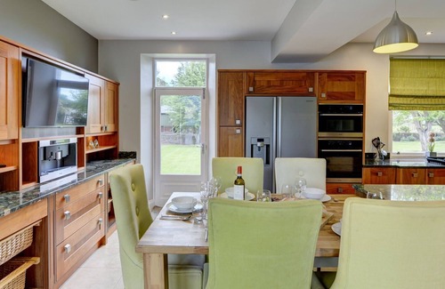 Richmond House | THE FARM HOUSE, pet friendly, luxury holiday cottage in Barton