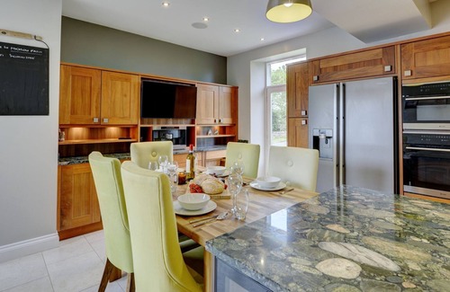 Richmond House | THE FARM HOUSE, pet friendly, luxury holiday cottage in Barton