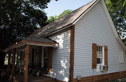 McKinney House | The Farm House sits on a large lot near downtown Mckinney