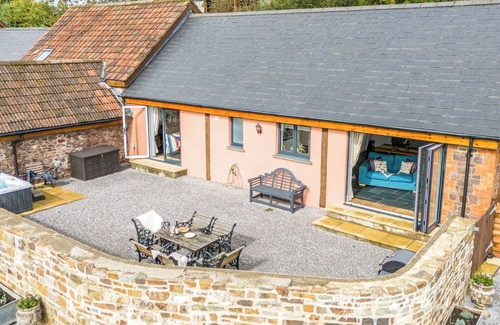 Christchurch Cottage | THE FARM OFFICE, pet friendly, with hot tub in Bampton, Devon